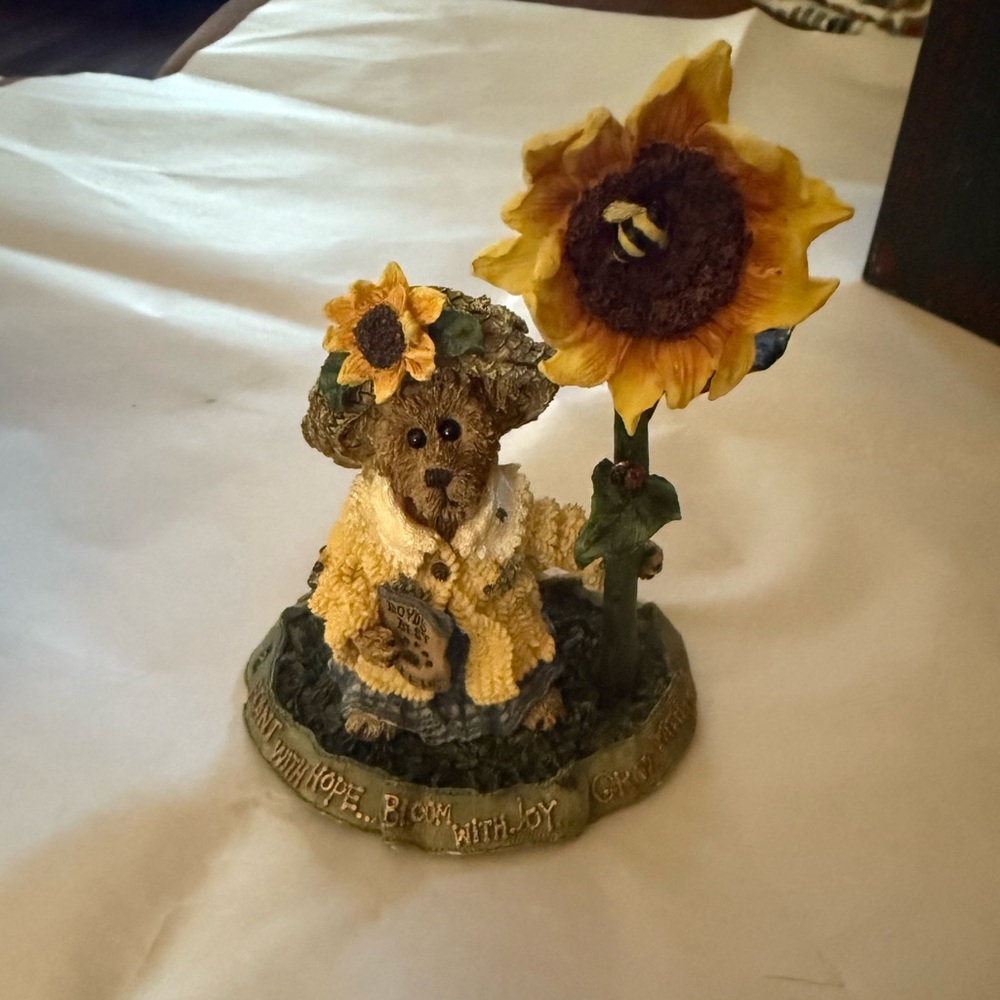 Vintage Boyd's Bear Bearstone Figurine 1995
 "BlossumB.Berriweather"Collectible